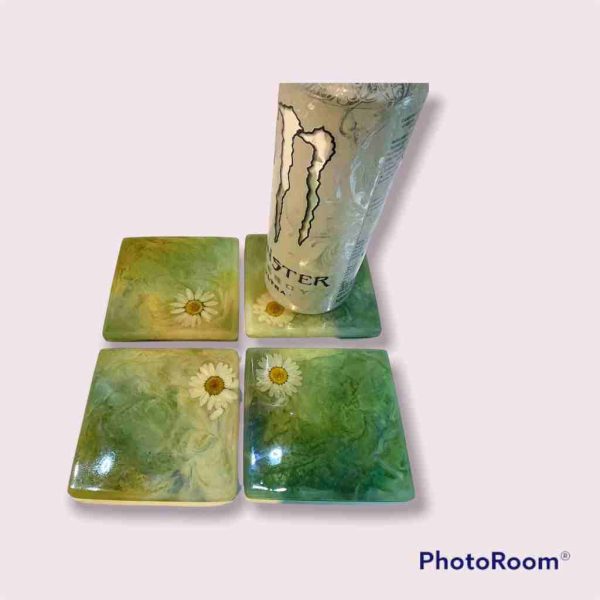 4 Resin Coasters with cast dried flowers - Image 2